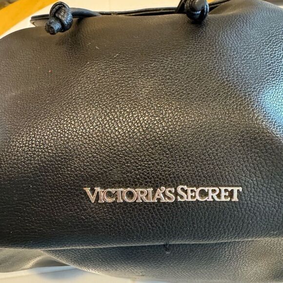 VICTORIA’S SECRET Limited Edition Logo Backpack Purse Bag Black Faux Leather - Picture 2 of 10